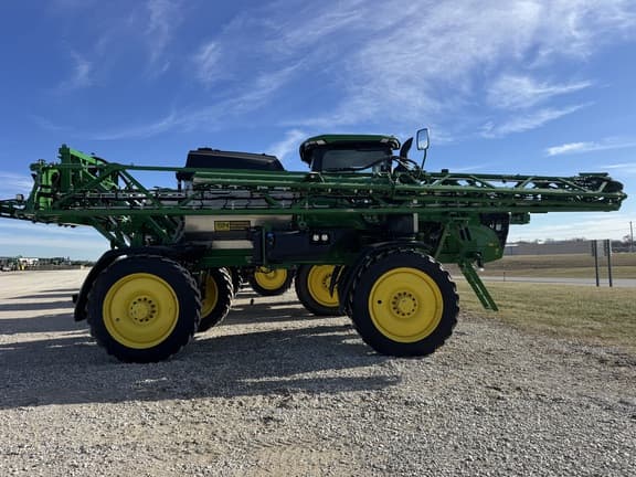 Image of John Deere 412R equipment image 4