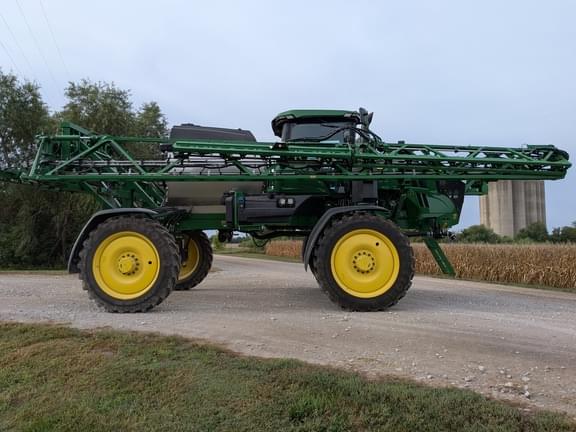 Image of John Deere 412R equipment image 3