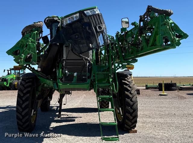 Image of John Deere 412R equipment image 1