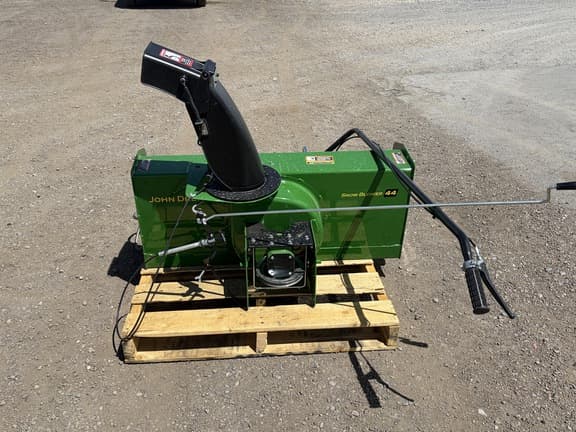 Image of John Deere 44" Snowblower equipment image 1