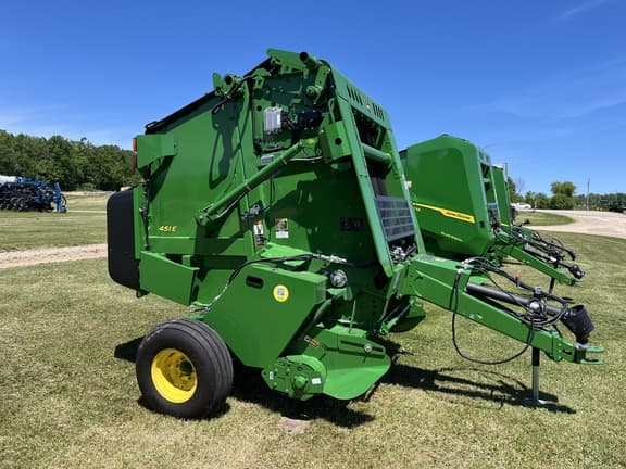 Image of John Deere 451E equipment image 1