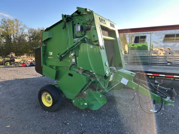 Image of John Deere 451E equipment image 2