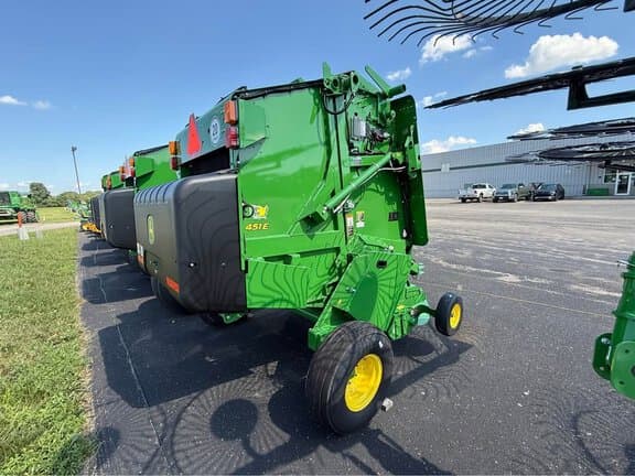 Image of John Deere 451E equipment image 2