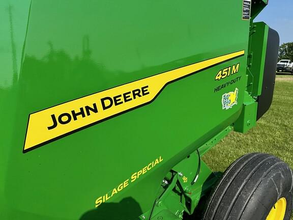 Image of John Deere 451M equipment image 4