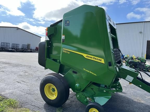 Image of John Deere 451M equipment image 3