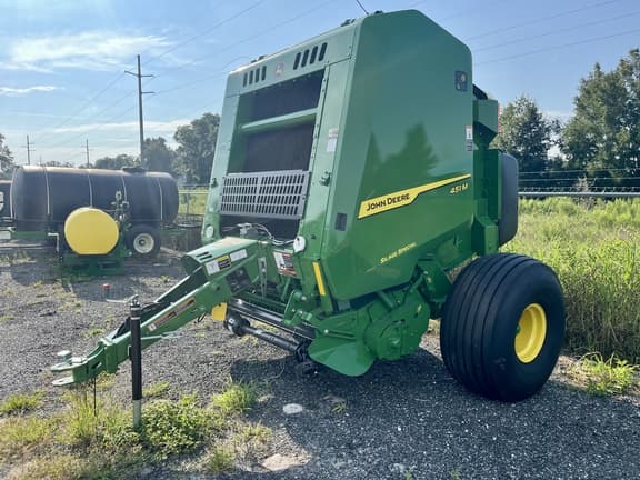Image of John Deere 451M Silage Special equipment image 2