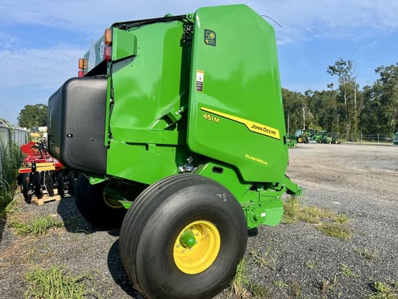 Image of John Deere 451M Silage Special equipment image 3