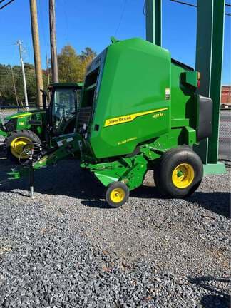 Image of John Deere 451M equipment image 4