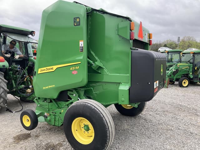 Image of John Deere 451M equipment image 2