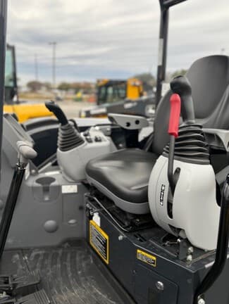 Image of John Deere 50P equipment image 4