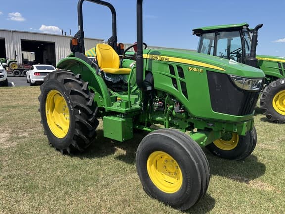 Image of John Deere 5050E equipment image 3