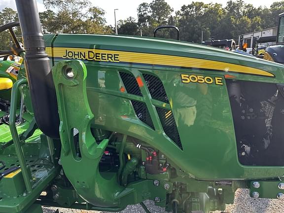 Image of John Deere 5050E equipment image 3