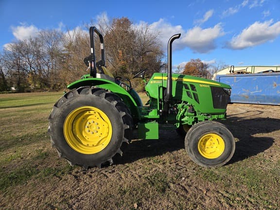 Image of John Deere 5050E equipment image 2