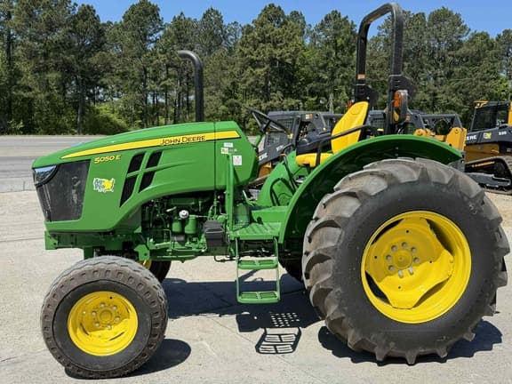 Image of John Deere 5050E equipment image 3