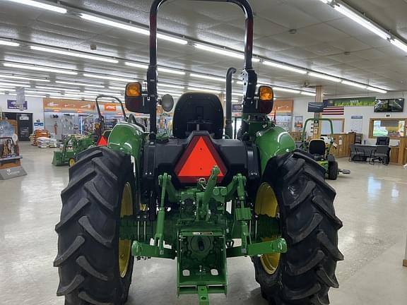 Image of John Deere 5050E equipment image 3
