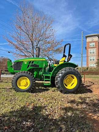 Image of John Deere 5050E equipment image 3