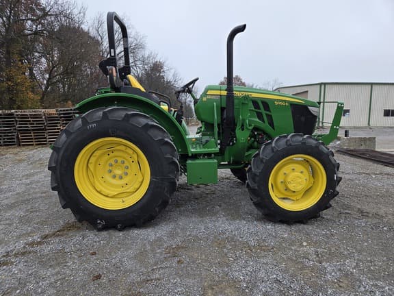 Image of John Deere 5050E equipment image 1