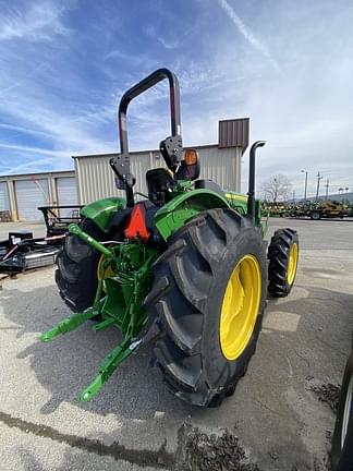 Image of John Deere 5060E equipment image 4