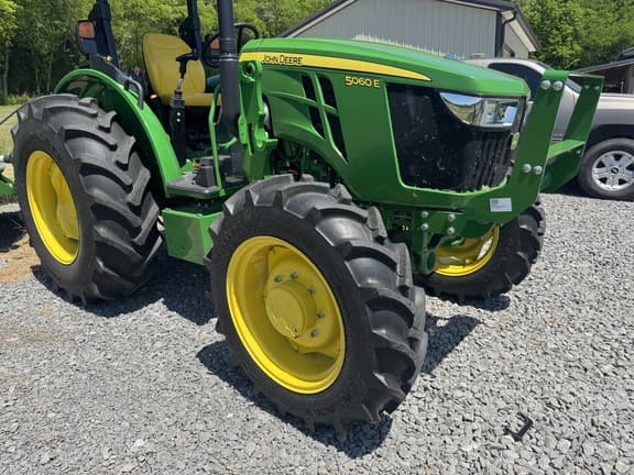 Image of John Deere 5060E equipment image 2