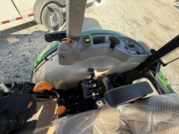 Image of John Deere 5060E equipment image 4