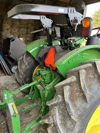 Image of John Deere 5060E equipment image 4