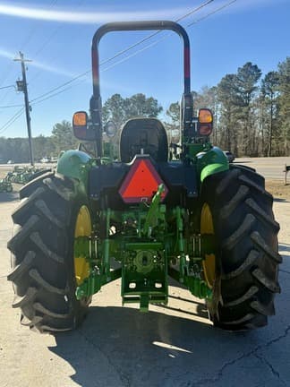 Image of John Deere 5060E equipment image 4