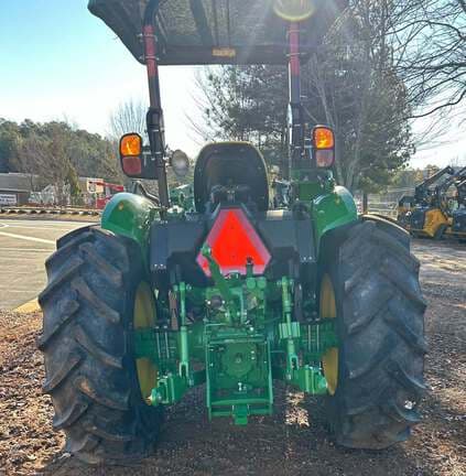 Image of John Deere 5060E equipment image 3