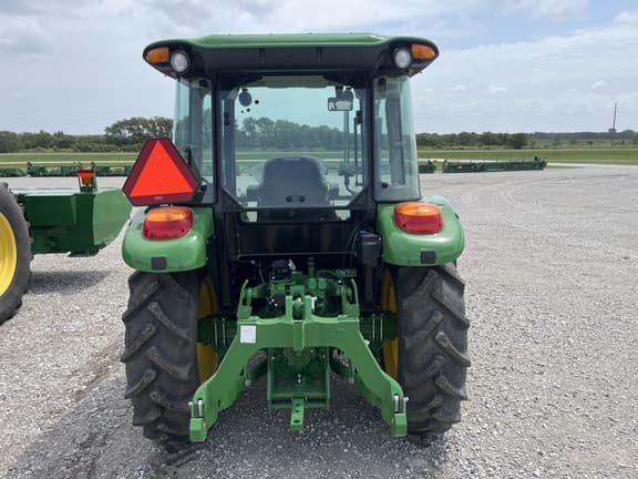 Image of John Deere 5060E equipment image 4