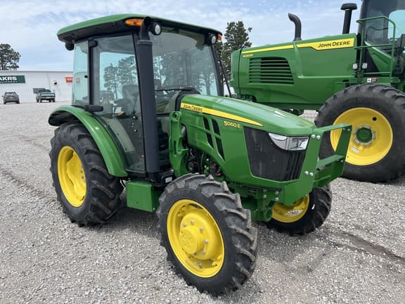 Image of John Deere 5060E equipment image 2