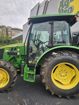 Image of John Deere 5060E equipment image 4