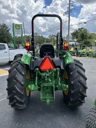 Image of John Deere 5060E equipment image 3