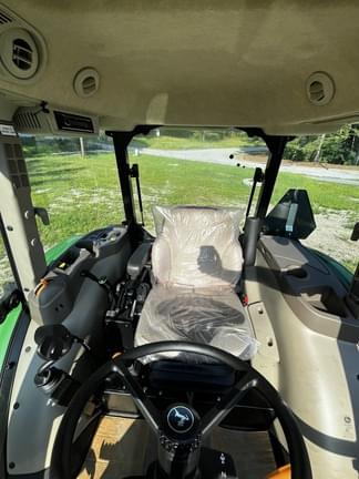 Image of John Deere 5060E equipment image 4
