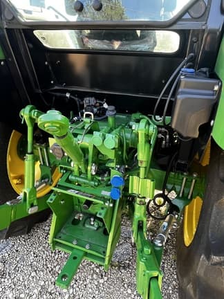 Image of John Deere 5060E equipment image 3