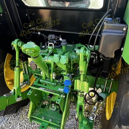 Image of John Deere 5060E equipment image 1