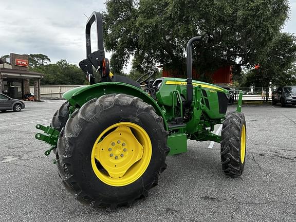 Image of John Deere 5060E equipment image 3