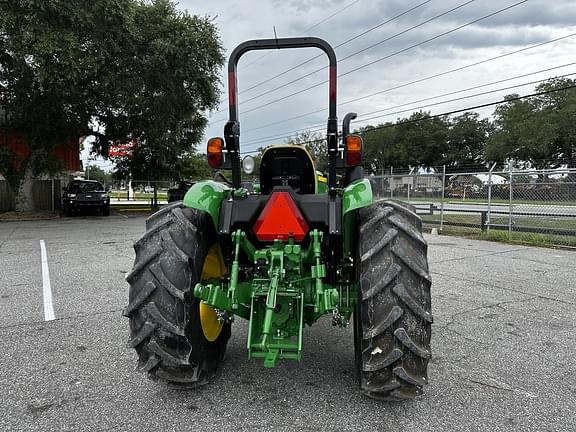 Image of John Deere 5060E equipment image 4