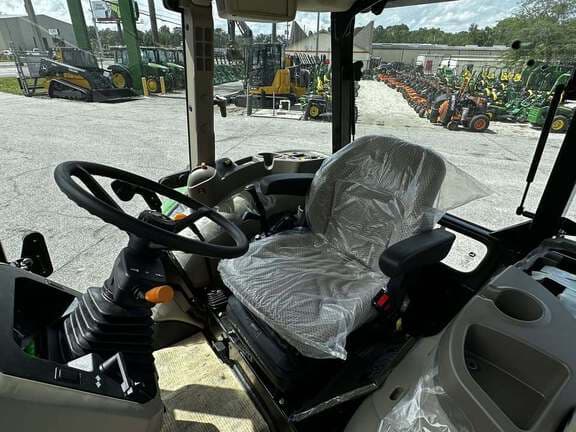 Image of John Deere 5060E equipment image 3