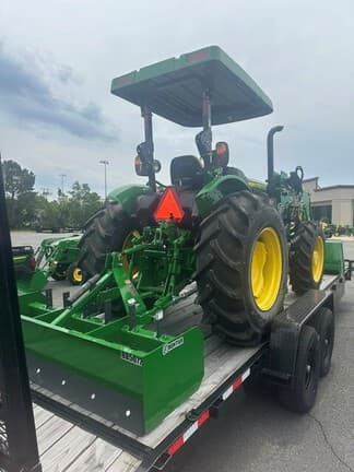 Image of John Deere 5060E equipment image 3