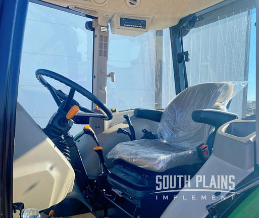 Image of John Deere 5060E equipment image 4