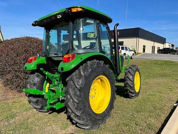 Image of John Deere 5060E equipment image 3