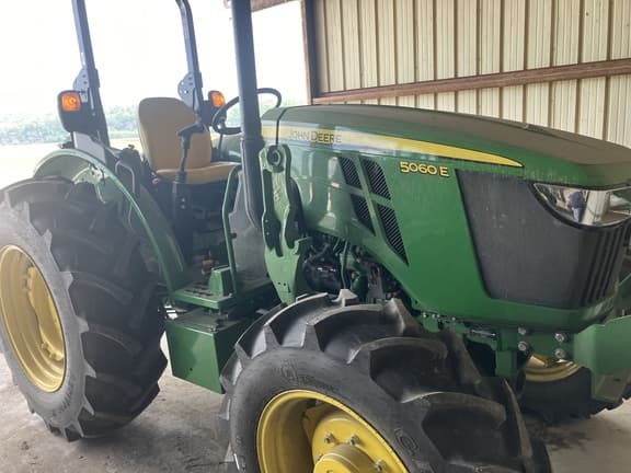 Image of John Deere 5060E equipment image 1