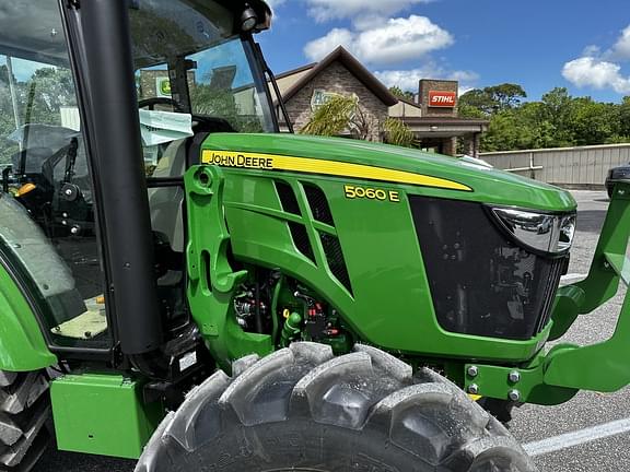 Image of John Deere 5060E equipment image 3