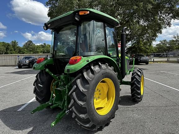 Image of John Deere 5060E equipment image 4