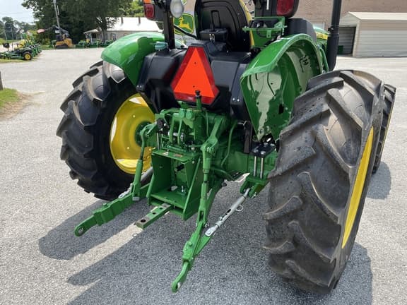 Image of John Deere 5060E equipment image 3