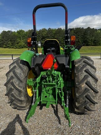 Image of John Deere 5060E equipment image 1