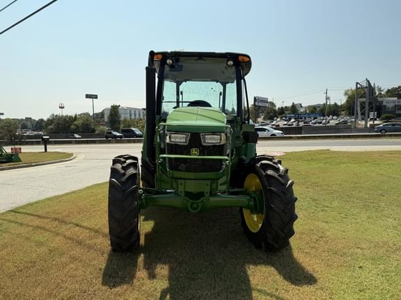 Image of John Deere 5060E equipment image 3