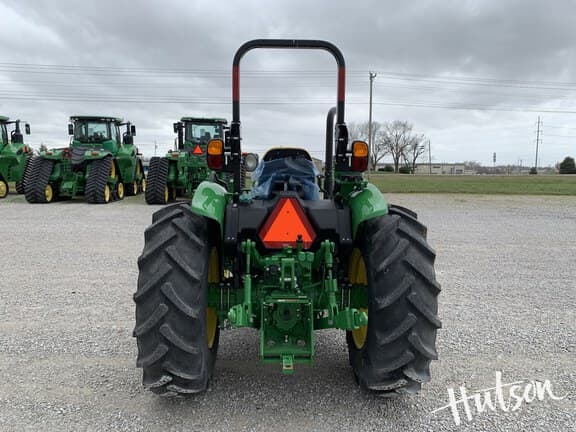 Image of John Deere 5060E equipment image 4