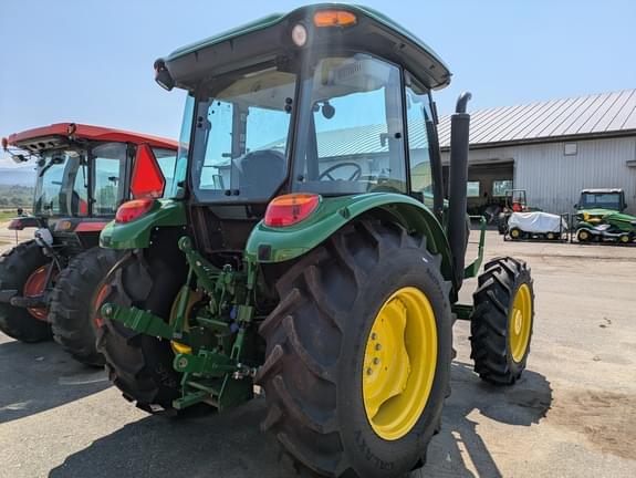 Image of John Deere 5060E equipment image 3