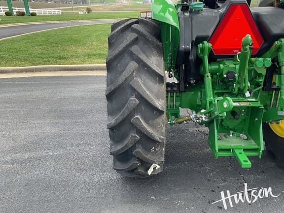 Image of John Deere 5060E equipment image 4