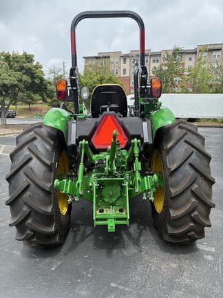 Image of John Deere 5067E equipment image 4